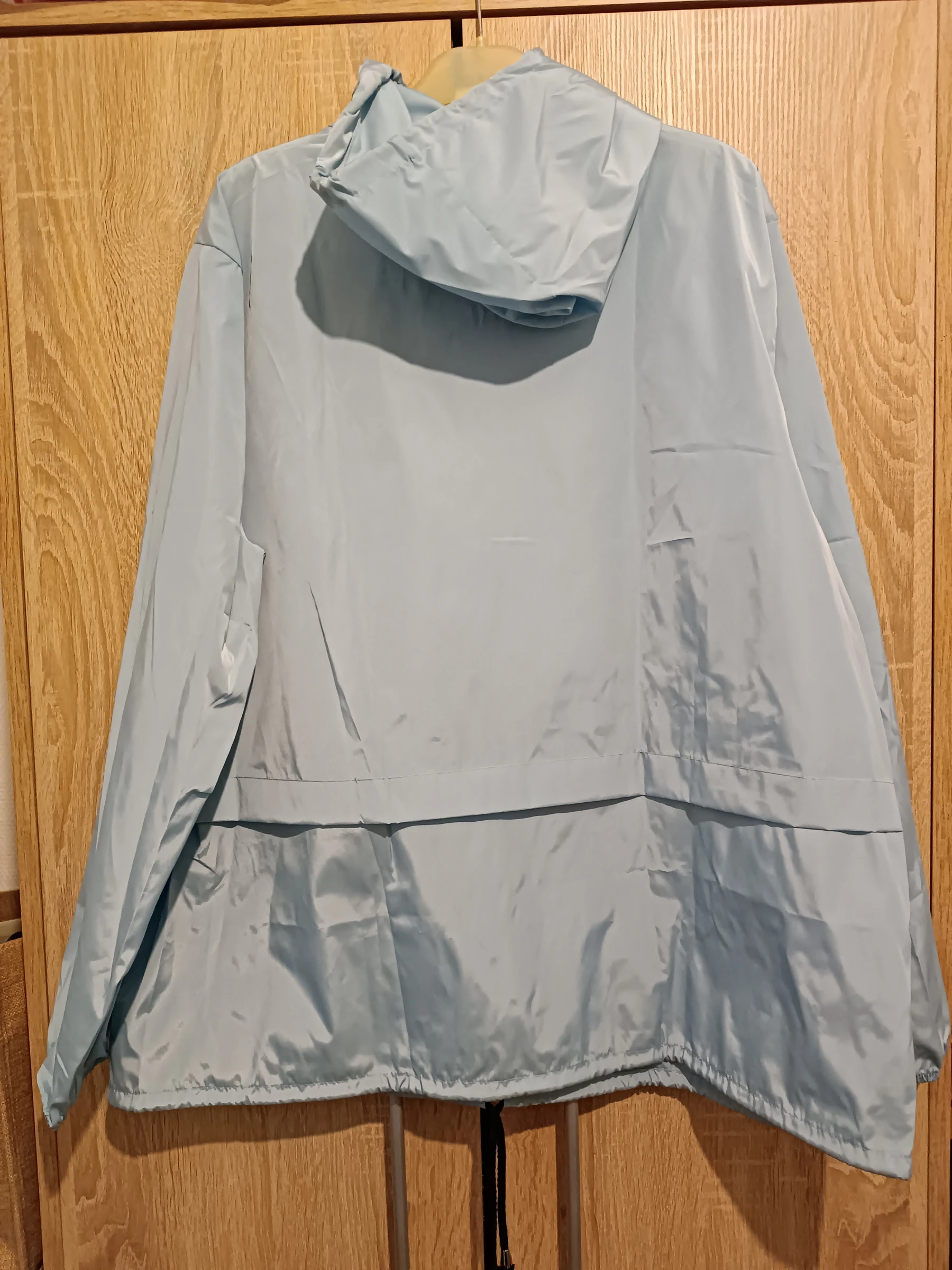 Chaqueta cortavientos con capucha estilo k-way – photo 3